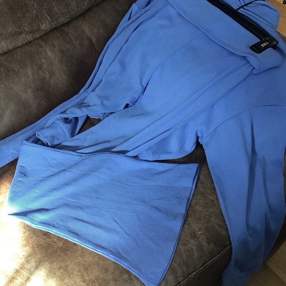 Blue Star Embossed Lounge Set - Picture 4 of 4